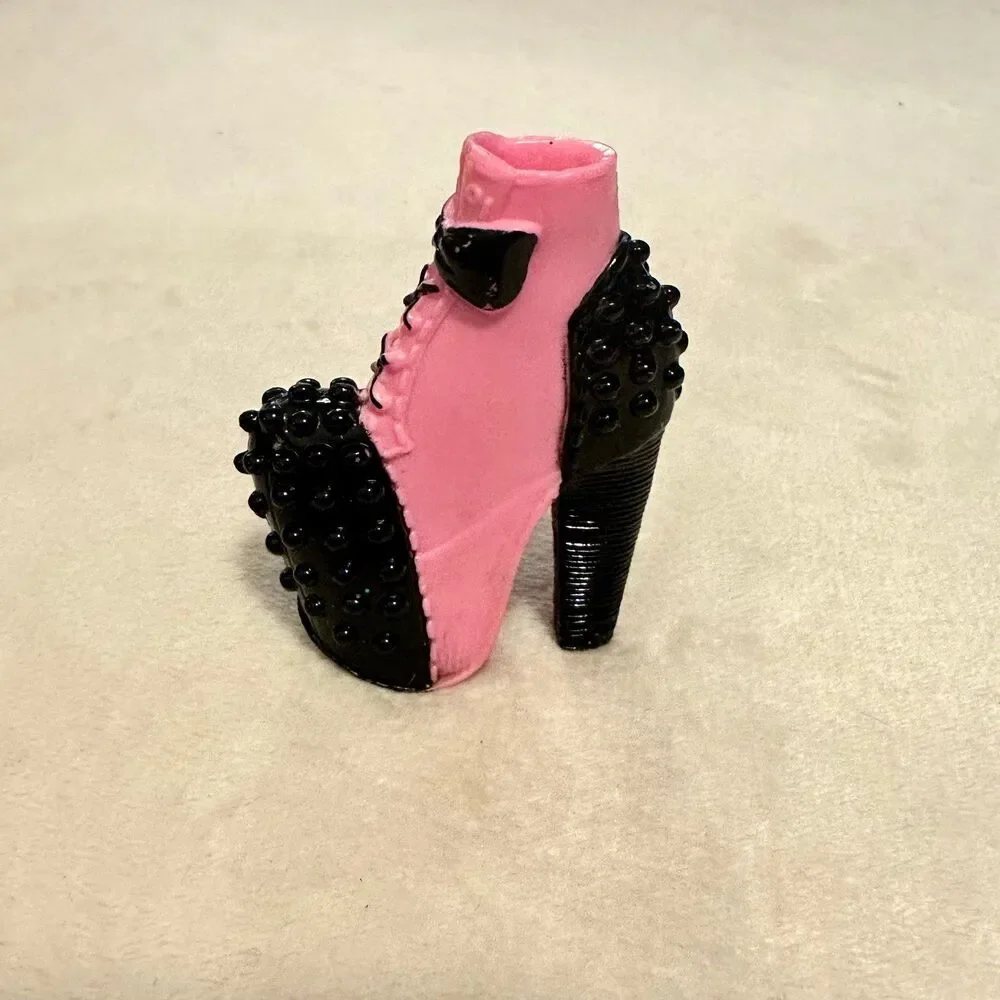 BRATZ Doll Single Shoe Black and Pink Heel